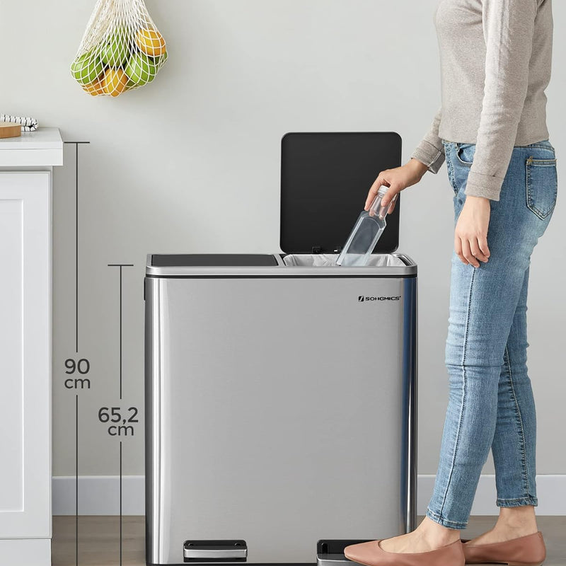 SONGMICS Poubelle à Double Compartiment 2 x 30L, avec 15 Sacs Poubelles, Pédales en Métal, 2 Seaux Intérieurs en Plastique, Couvercles, Poignées, Fermeture en Douceur, Argent et Noir LTB60NL