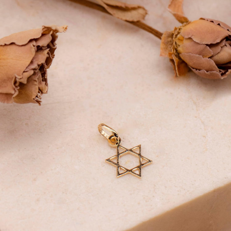 CARISSIMA Pendentif étoile de David en or jaune 9 carats pour femme – Chaîne non incluse
